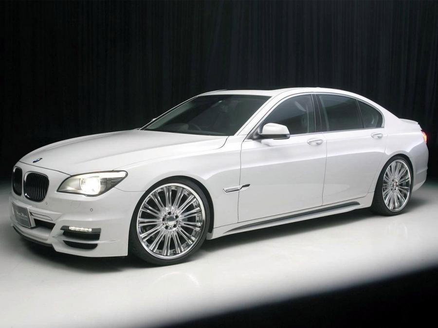  BMW 740i Black Bison by Wald 2010 года  (фото 7 из 7)